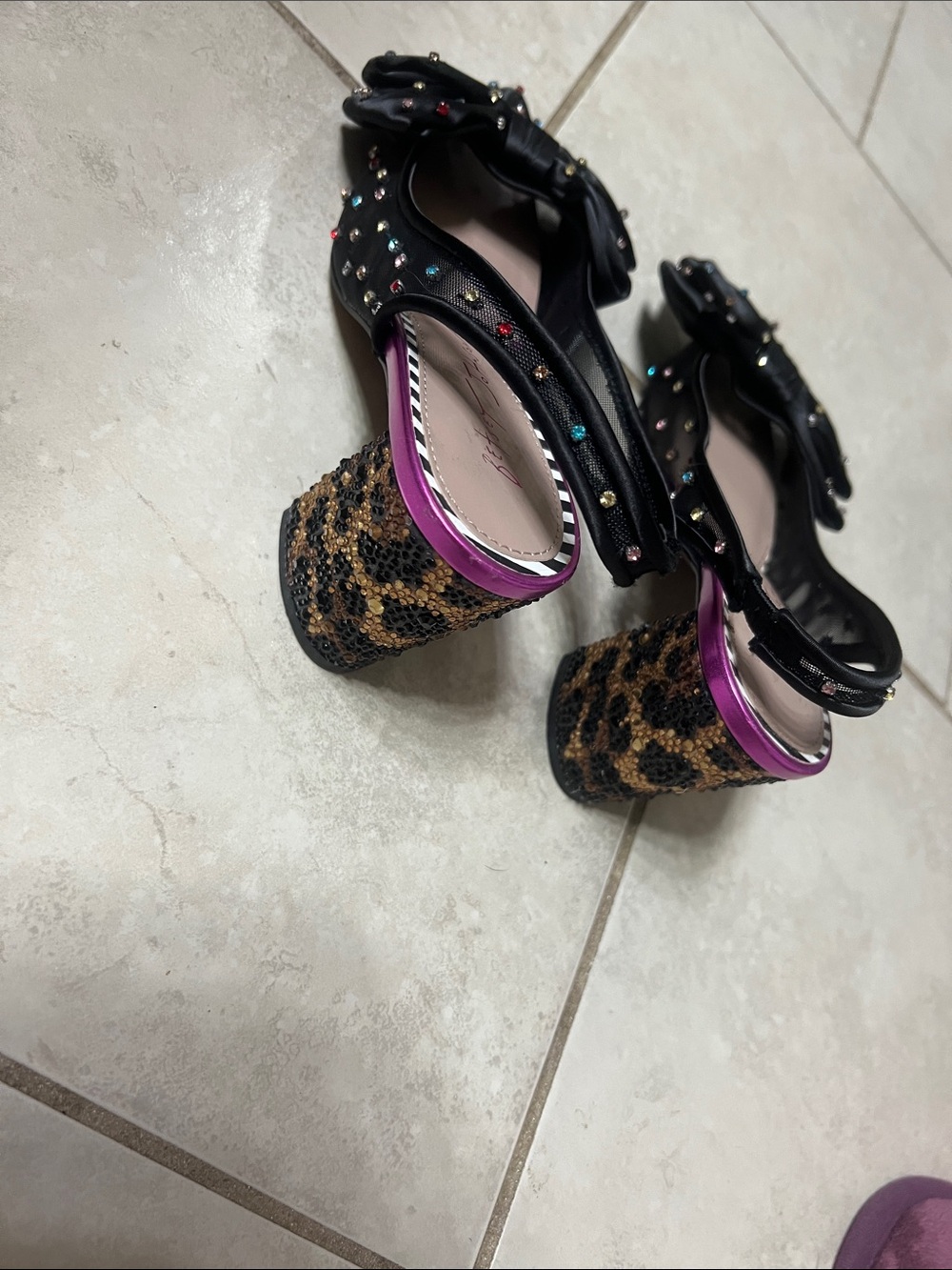 Betsey Johnson colorful embellished mesh bows with leopard block heels. - Picture 6 of 9